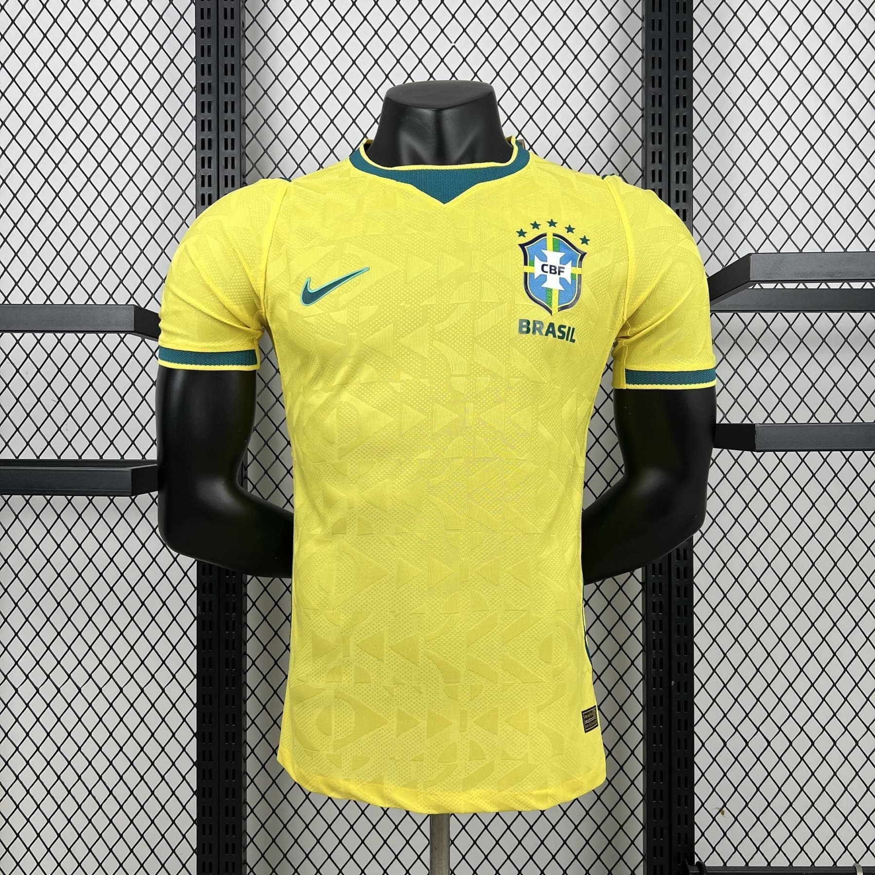 Camisa amarela do Brasil em um manequim